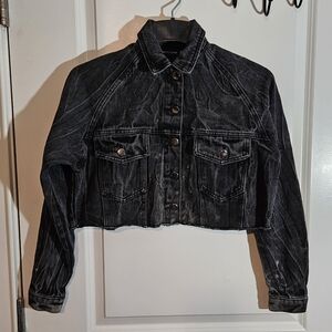 PrettyLittleThing Black Wash Cropped Denim Jacket Womens Size 2